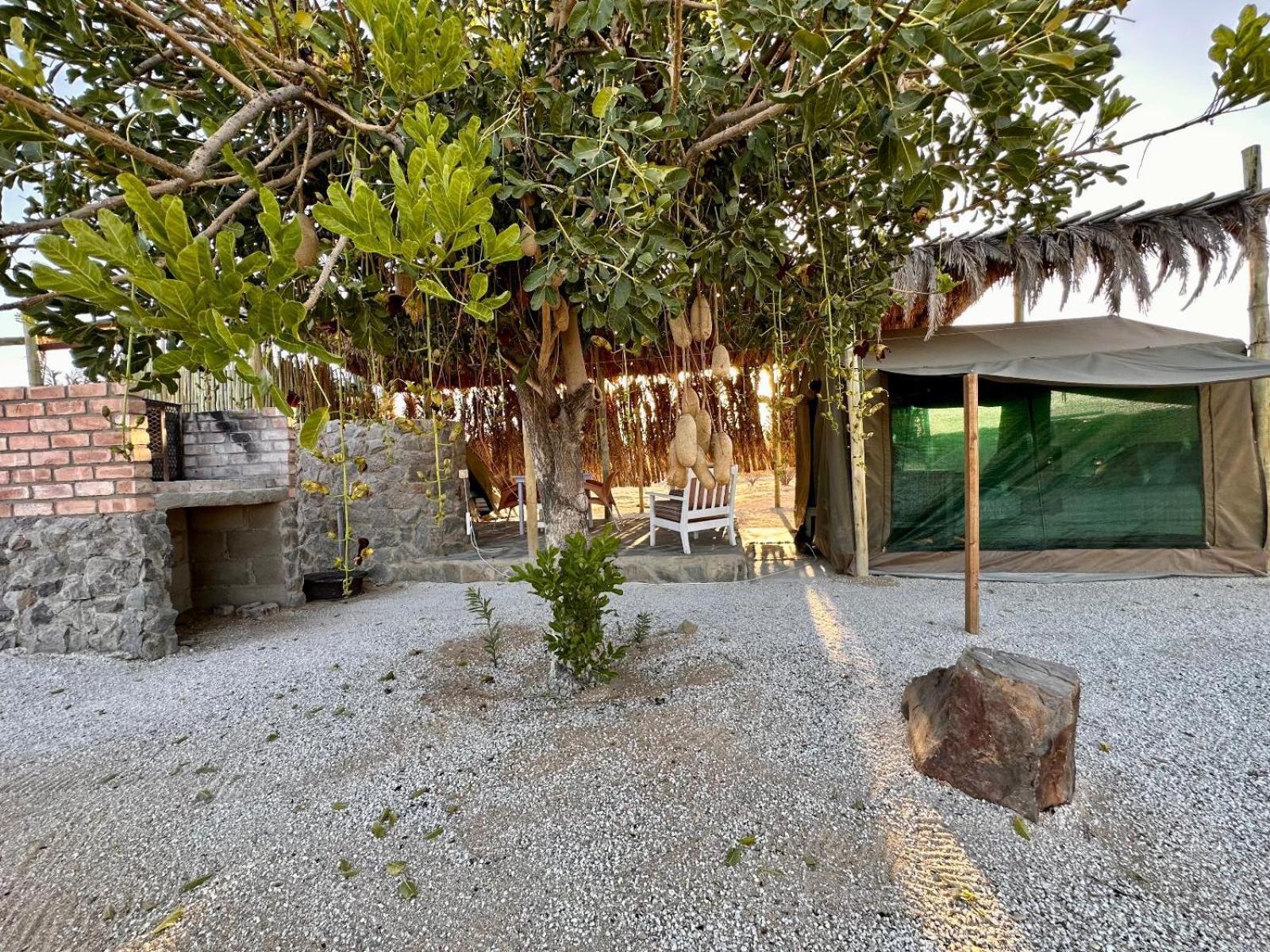 Daureb Isib Campsite And B&B Uis Εξωτερικό φωτογραφία