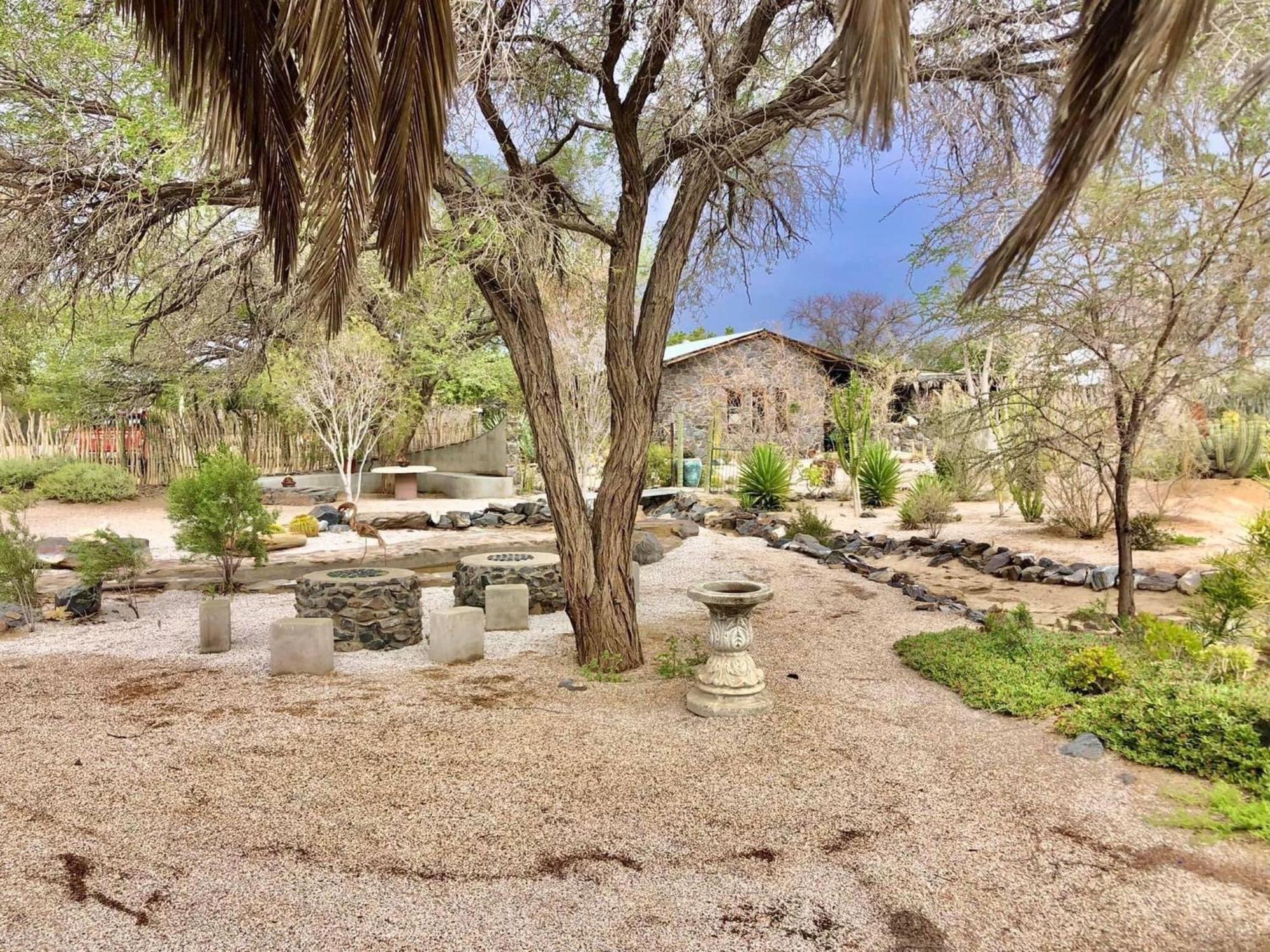 Daureb Isib Campsite And B&B Uis Εξωτερικό φωτογραφία