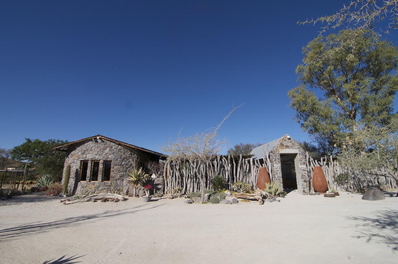 Daureb Isib Campsite And B&B Uis Εξωτερικό φωτογραφία